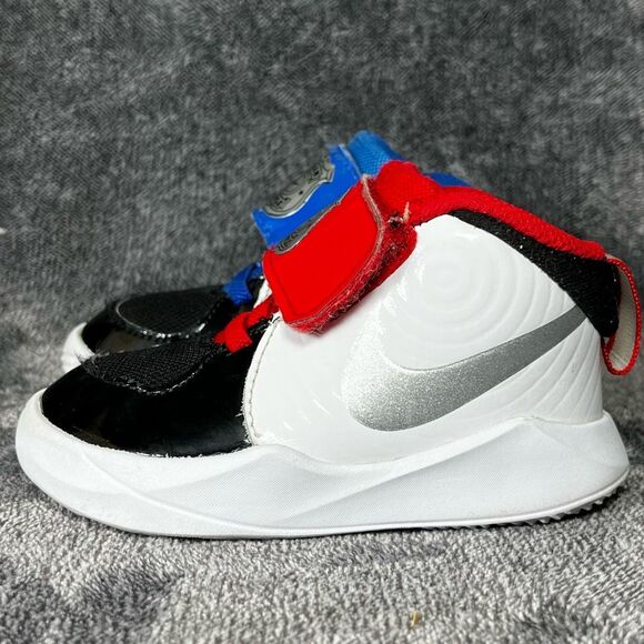 💜 Nike Team Hustle D9 Mid Top Sneakers White Black Red Blue Toddler 6 Shoes - Picture 1 of 7